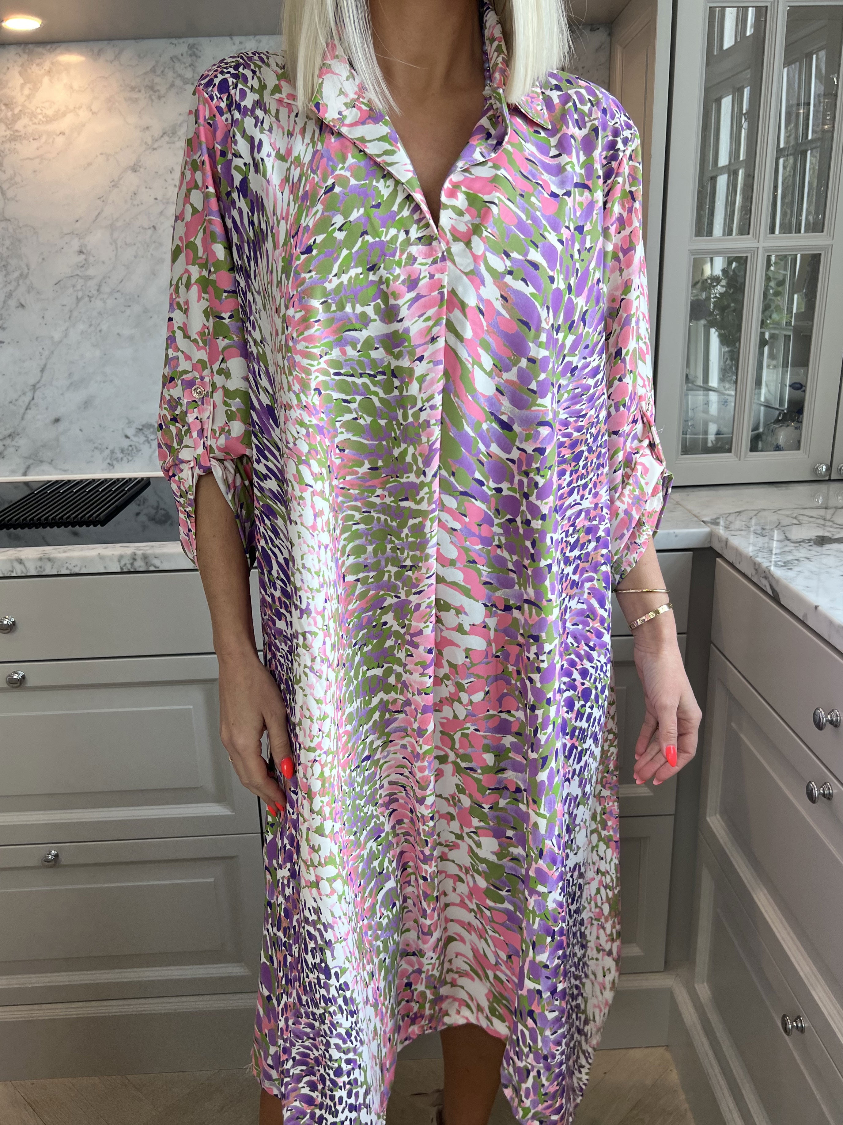 Lilly - Sød mønstret kjole med skjortekrave